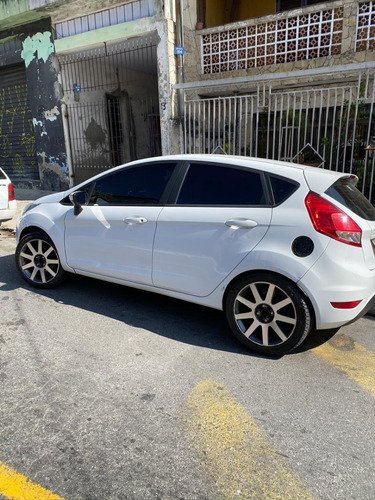 Ford Fiesta 1.5 Hatch S (financiado R$ 22.000,00)