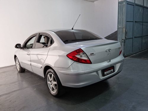 Imagem 4 de 10 de Chery Cielo 1.6 Sedan 2012