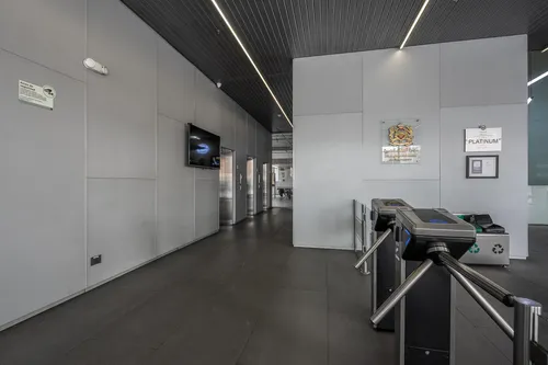 Oficina En Arriendo/venta En Chico Norte. Cod A1094081