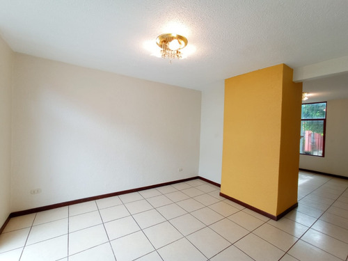 Imagen 6 de 30 de Vendo Hermosa Casa, Ubicada En Sector Preferencial De Alta Plusvalia Y Seguridad, Excelente Condiciones Rodeada De Naturaleza