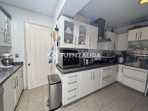 Oportunidad! Vista Al Mar, Excelente Ubicación, 2 Casas.