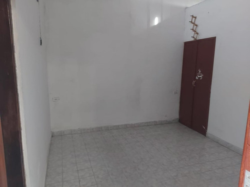 Imagen 4 de 11 de Casa De 3 Dormitorios En Barrio Guadalupe Oeste