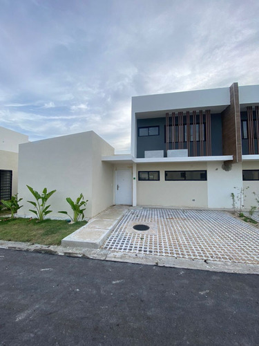 Hermosa Casa Duplex De Dos Niveles En Venta En Punta Cana, 3