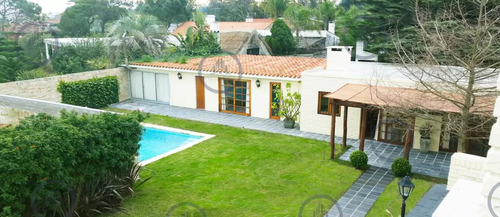 Moderna Casa De 4 Dormitorios En Playa Mansa A 150 Metros Del Mar