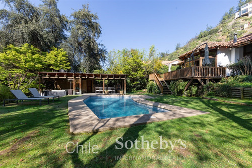Casa En Venta En El Arrayan De 6 Dorm. En Lo Barnechea
