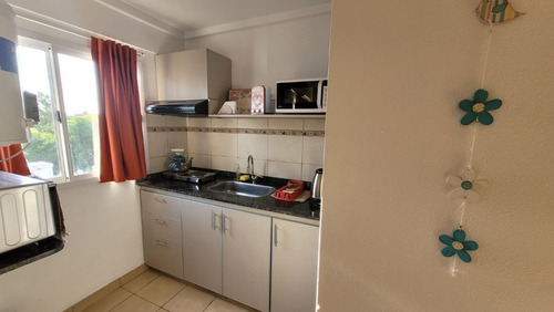 Imagen 5 de 14 de Alquiler Por Dia, Departamento Tipo Duplex En Moron, 2 Amb. Para 2 Personas, Excelente Ubicación