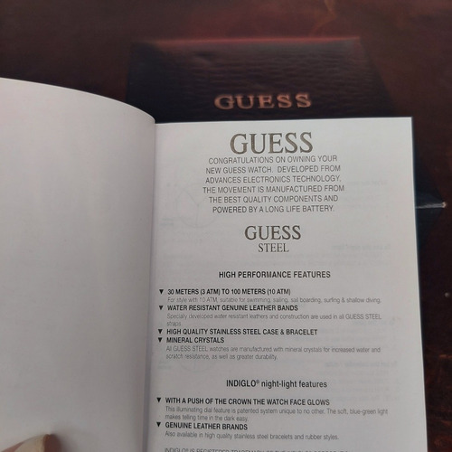 Imagem 6 de 8 de Caixa De Relógio Guess By Marciano Com Manual