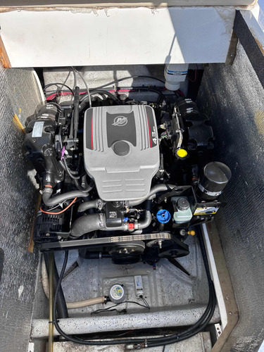 Permuto! Génesis 2350 C/mercruiser 220hp Inje- Day Cruiser
