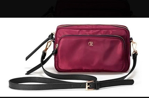 Imagen 1 de 3 de Oriflame Bolso Para Dama Con Correa Larga