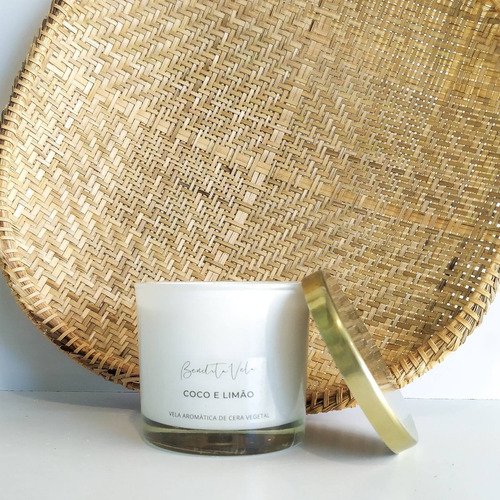 Imagem 2 de 5 de Vela Vegetal Aroma Coco E Limão Vidro Branco - Bendita Vela