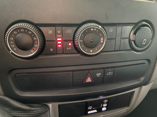 Imagem 8 de 15 de Sprinter 311 2016 Baú Refrigerado Completa Único Dono!