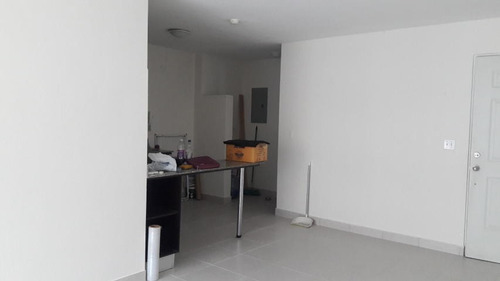 Imagen 4 de 12 de Venta De Apartamento En Green Park, Condado Del Rey 17-6800