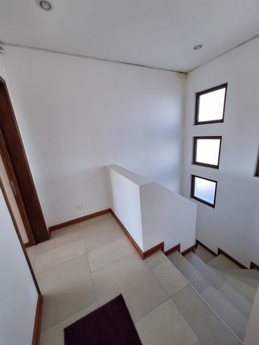 Moderna Casa En Lomas De Montemar, Concón