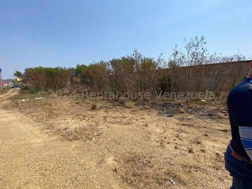 Julian Galindez Vende Extenso Lote De Terreno En Zona Industrial Ii Barquisimeto # 25-6224