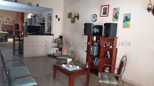 Linda Y Conservada Casa En Urbanismo Privado La Piedad Norte Cabudare Gabriela C