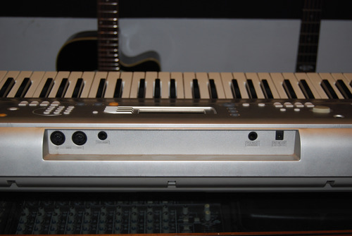 Teclado Yamaha Psr-e303 - Usado Cinza (Usado)