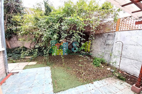 Comodísima Casa De Tres Pisos En Ciudad Satélite, Maipú.