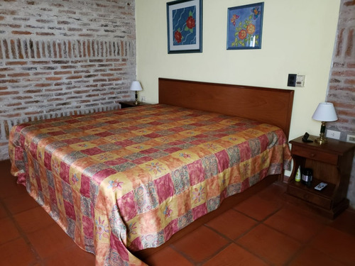 Gran Casco Con Vivienda De 5 Dormitorios 3 Baños, Pileta , 34 Hectareas,