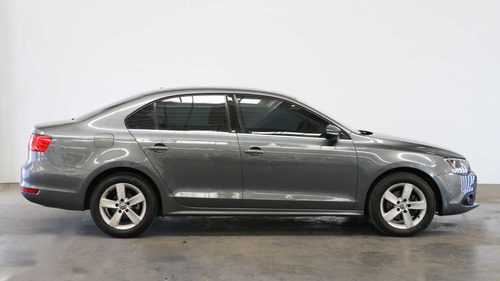 Imagen 8 de 15 de Volkswagen Vento 2.5 Luxury 170cv - 144753 - C