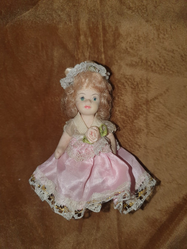 Muñeca De Porcelana Antigua De Colección Vestimenta Hermosa (Usado)