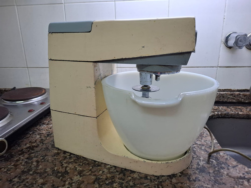 Batidora Kenwood A-701-a Funciona Se Retira En Zona Obelisco Crema 50hz (Usado)
