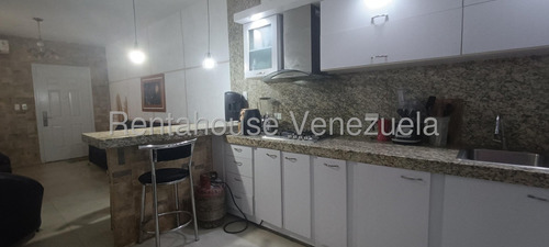 Casa En Venta En La Candelaria Maracay 25-24156 Irrr
