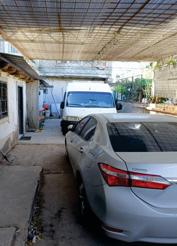 Vende Casa A Terminar Con Oficinas