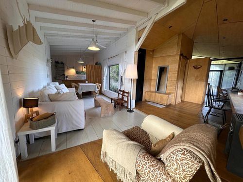 Casa De Diseño En Venta, Barrio Chapadmalal, Cruz Del Sur.
