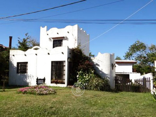 Casa Pueblo En Aguas Dulces