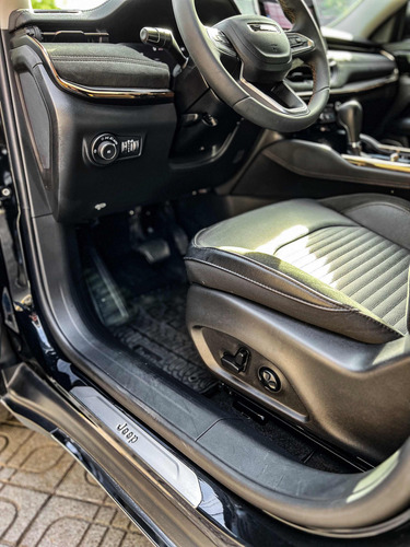Imagen 13 de 18 de Jeep Commander 2022 2.0 Td380 At9 4x4 7pas Limited