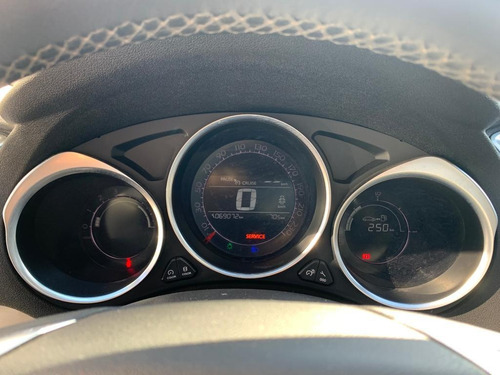 Imagen 14 de 20 de Citroën C4 Lounge 2016 1.6 Hdi 115 Feel Pack