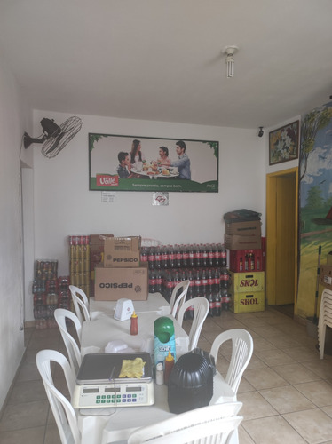 Mercado Com Espaço De Restaurante