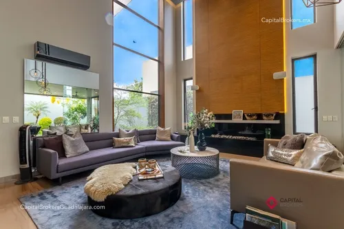 Casa De Lujo Con Alberca En Venta Zona Andares