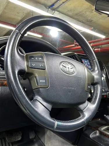 Toyota Land Cruiser V8 VX LC200 IMPERIAL 4X4 4.7 AT