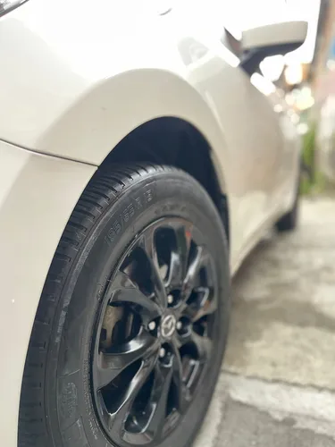 Mazda 2 Skyactive Blanco Perlado