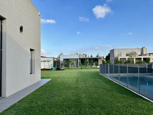 Casa En Venta En Santa Rita Canning San Vicente