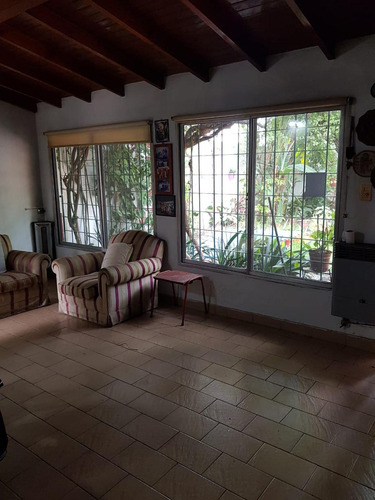 Casa 4 Ambientes En Excelente Ubicación En Banfield Este
