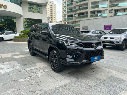 Toyota Hilux SW4 2.8 D-4D TURBO DIESEL GR-S 7L 4X4 AUTOMÁTICO
