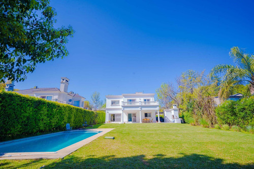 Imagen 14 de 30 de Alquiler Casa 6 Amb. En B. Cerrado Los Laureles