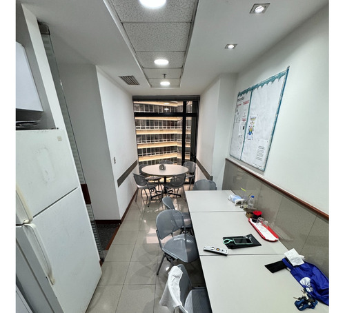 Oficina En Venta ~387 M2. Los Palos Grandes.