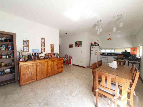 Imagen 1 de 30 de Casaquinta En Venta Con Pileta En Ruta Sol.permuta