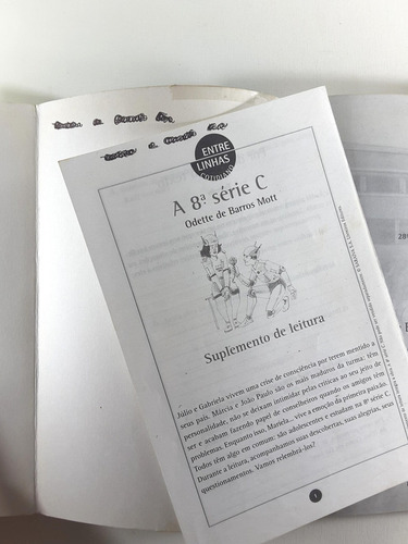 A 8ª Série C Odette De Barros Mott Série Entre Linhas Ed. Atual Editora Em Português 2004 (Usado)