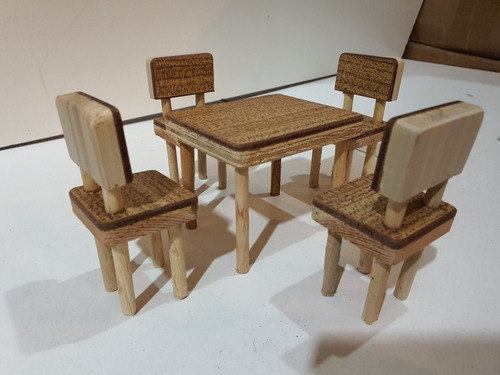 Antiguo Juguete Mesas Y Sillas De Madera (Usado)