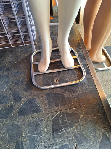 Maniquie Cuerpo Completo Hobr Sin Brasos Y Cabeza (plástico) (Usado)