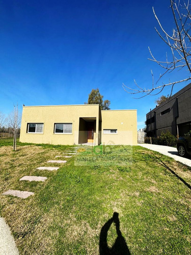 Casa En Venta En Pilar Del Este / Santa Elena