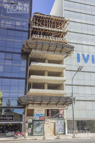 Venta Oficina De Planta Libre Con Patio En Belgrano - En Construccion