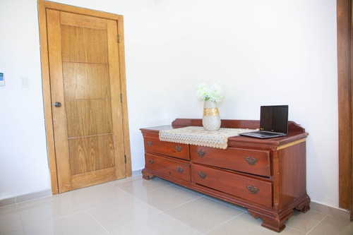 Imagen 20 de 30 de Exquisita Casa En Bávaro Con Piscina Y Amueblada