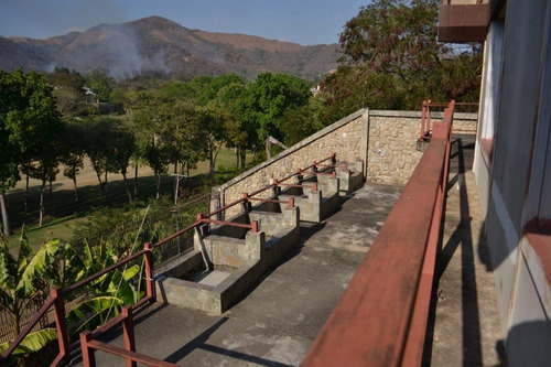 Imagen 9 de 14 de Casa - Mansión Estilo Tudor Inglesa En Guataparo