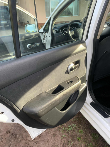 Nissan Tiida 1.8 Visia 5 p