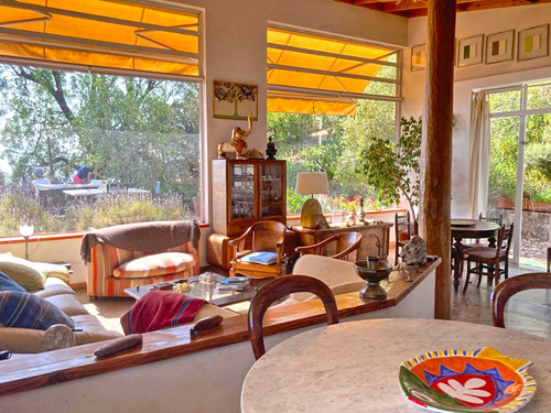 Casa De 4 Dormitorios Con Increíble Vista A Santiago